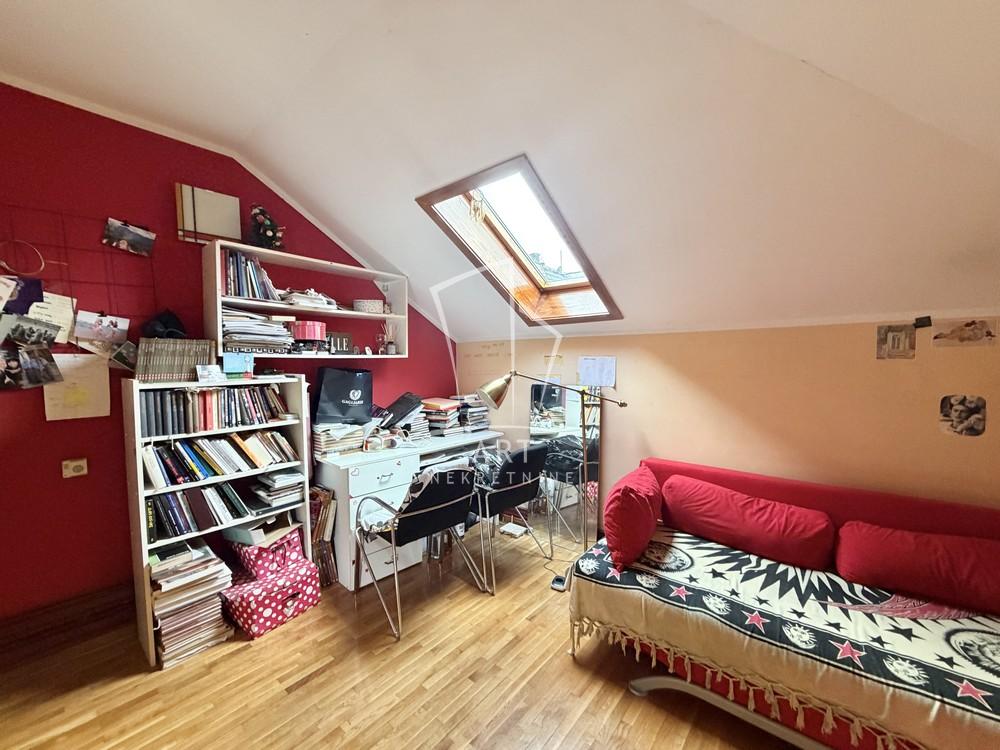 Stan na prodaju u Beogradu, Zemun, troiposoban, 86m2, cena 240000 evra