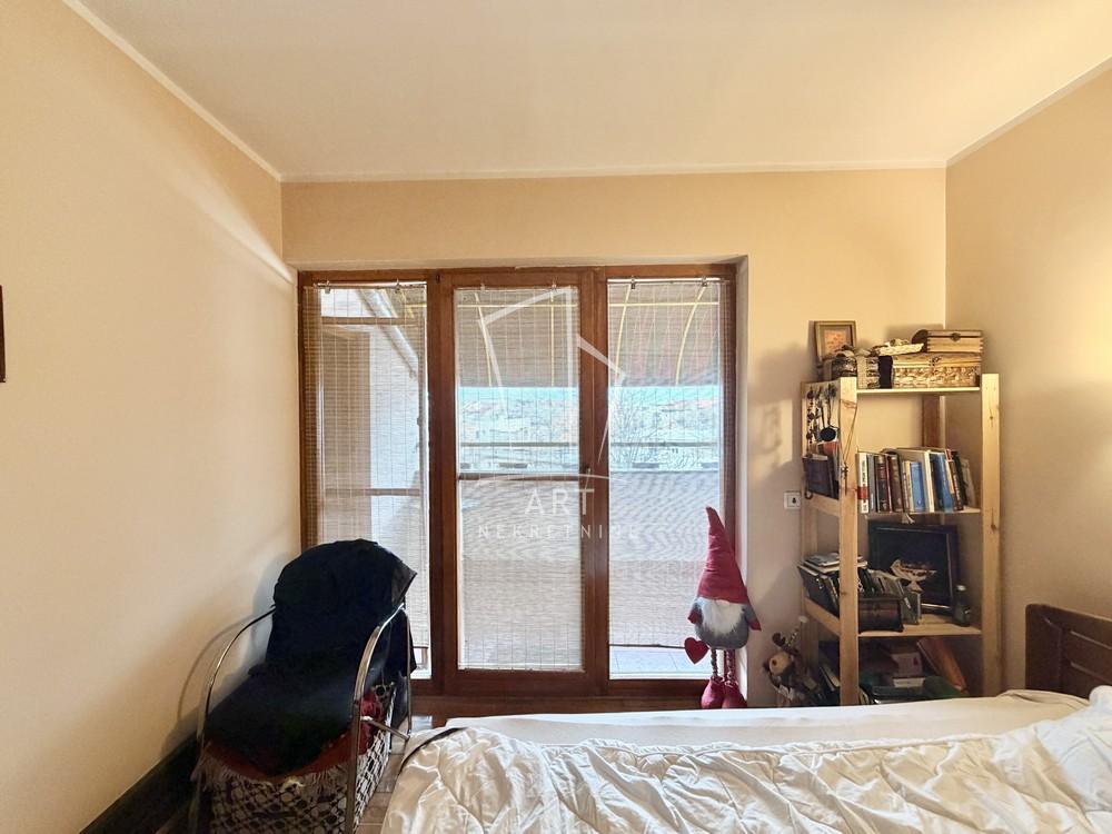 Stan na prodaju u Beogradu, Zemun, troiposoban, 86m2, cena 240000 evra