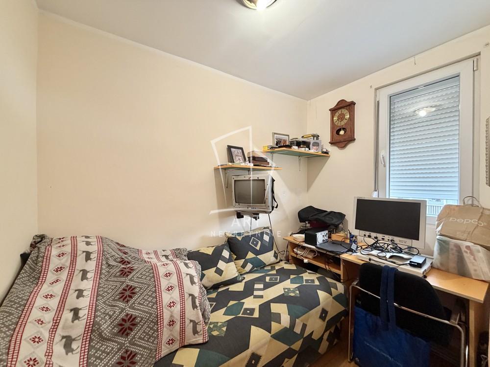 Stan na prodaju u Beogradu, Zemun, troiposoban, 86m2, cena 240000 evra