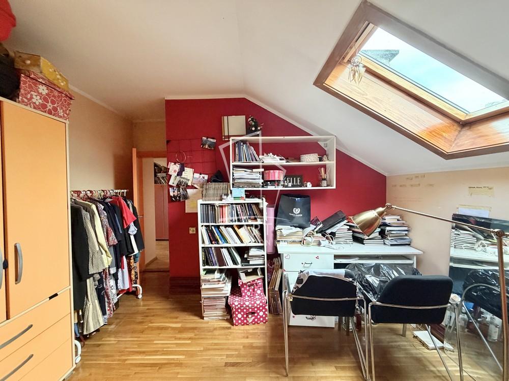 Stan na prodaju u Beogradu, Zemun, troiposoban, 86m2, cena 240000 evra