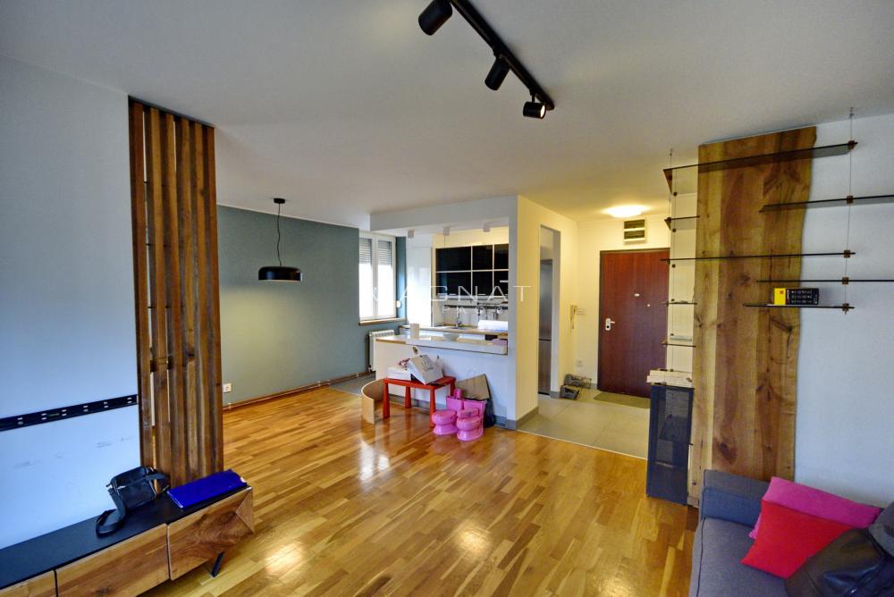 Stan na prodaju u Beogradu, Činovnička kolonija, trosoban, 73m2, cena 268000 evra