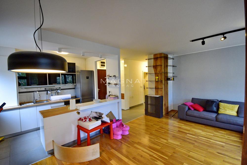 Stan na prodaju u Beogradu, Činovnička kolonija, trosoban, 73m2, cena 268000 evra