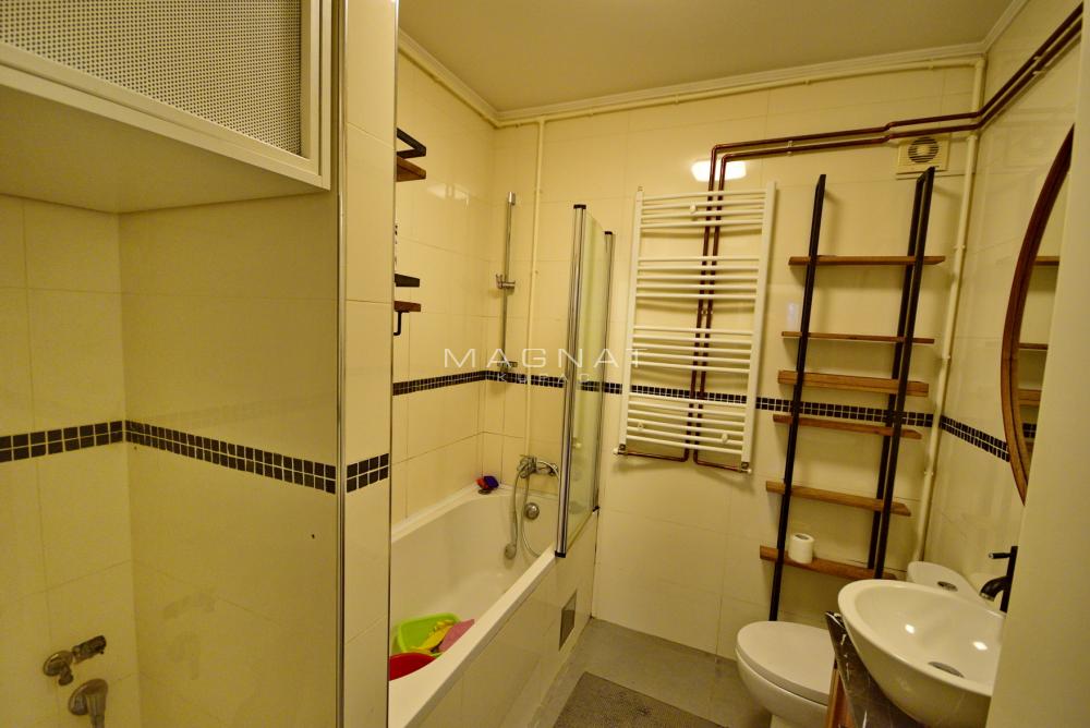 Stan na prodaju u Beogradu, Činovnička kolonija, trosoban, 73m2, cena 268000 evra