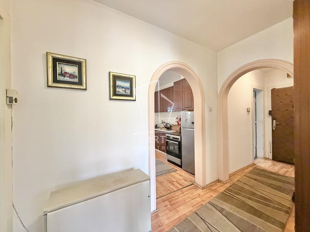 Stan na prodaju u Beogradu, Savski venac, trosoban, 85m2, cena 288000 evra