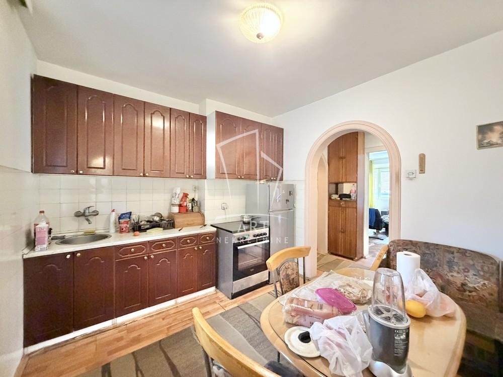 Stan na prodaju u Beogradu, Savski venac, trosoban, 85m2, cena 288000 evra