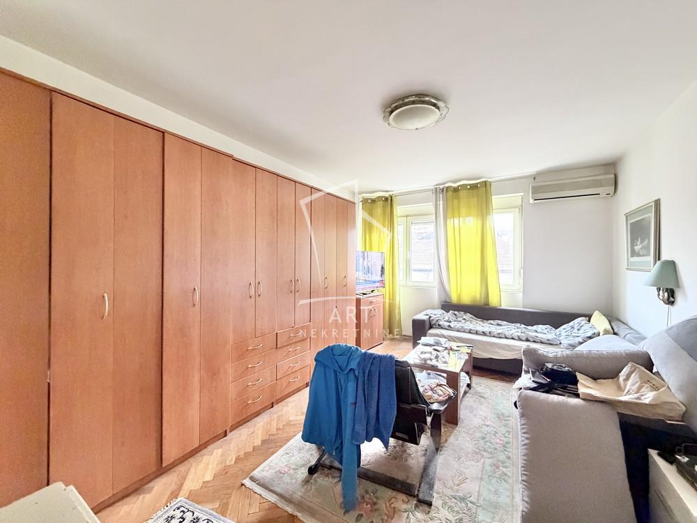 Stan na prodaju u Beogradu, Savski venac, trosoban, 85m2, cena 288000 evra