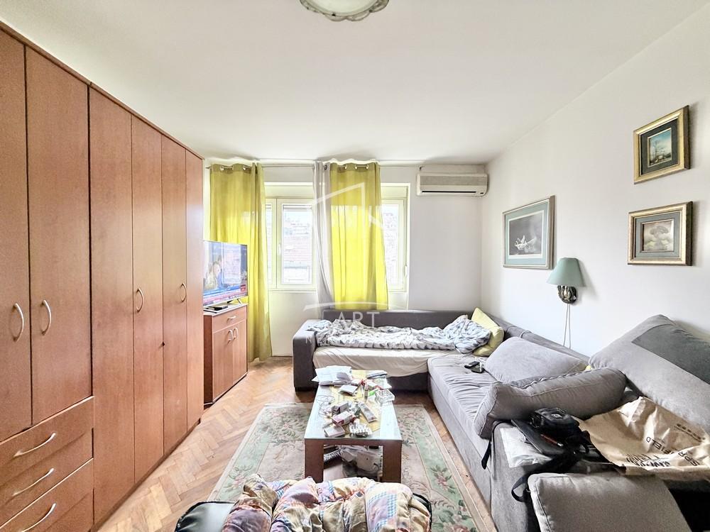 Stan na prodaju u Beogradu, Savski venac, trosoban, 85m2, cena 288000 evra