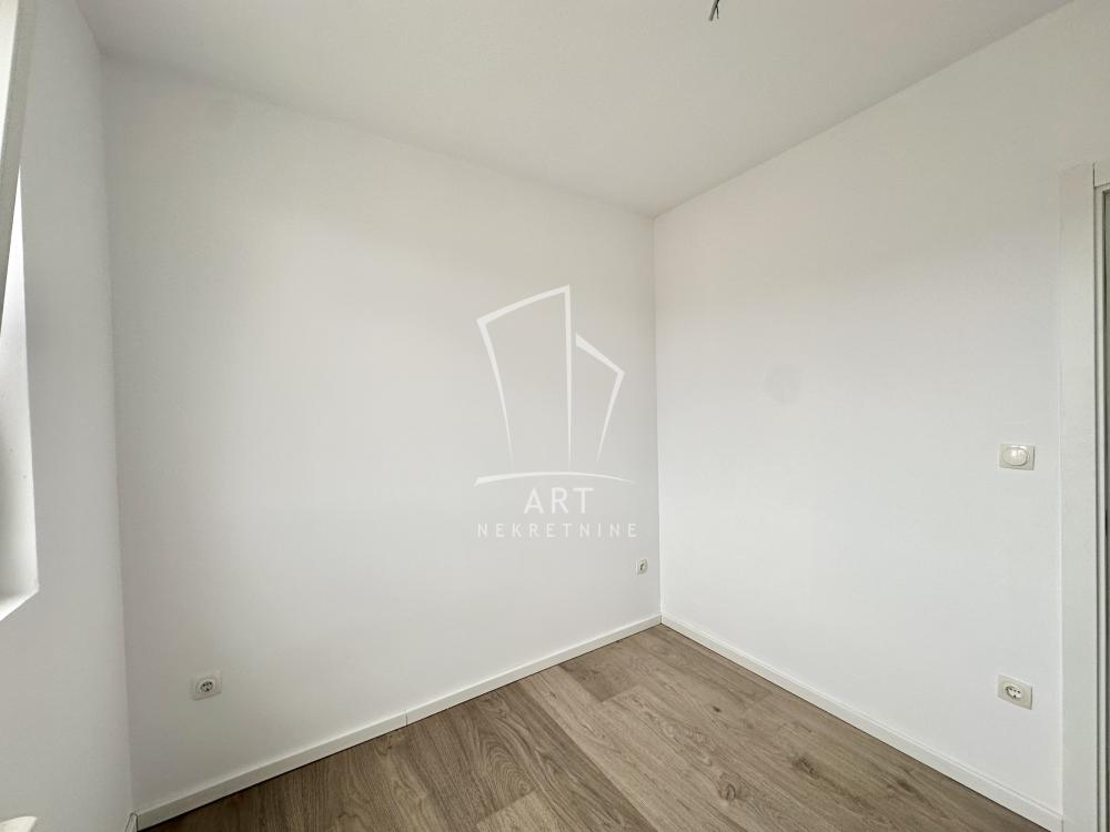 Stan na prodaju u Beogradu, Karaburma, dvoiposoban, 57m2, cena 158000 evra