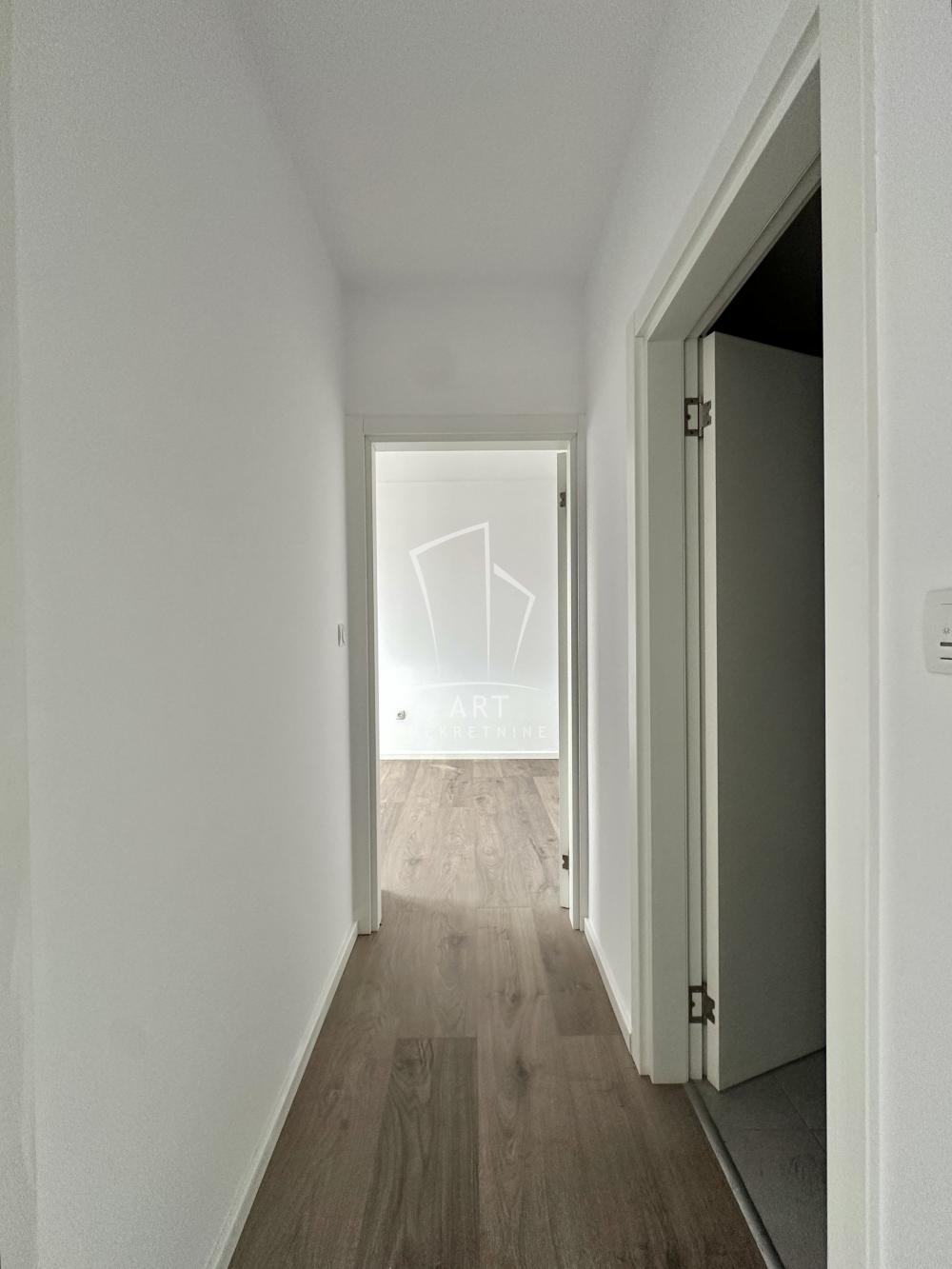 Stan na prodaju u Beogradu, Karaburma, dvoiposoban, 57m2, cena 158000 evra