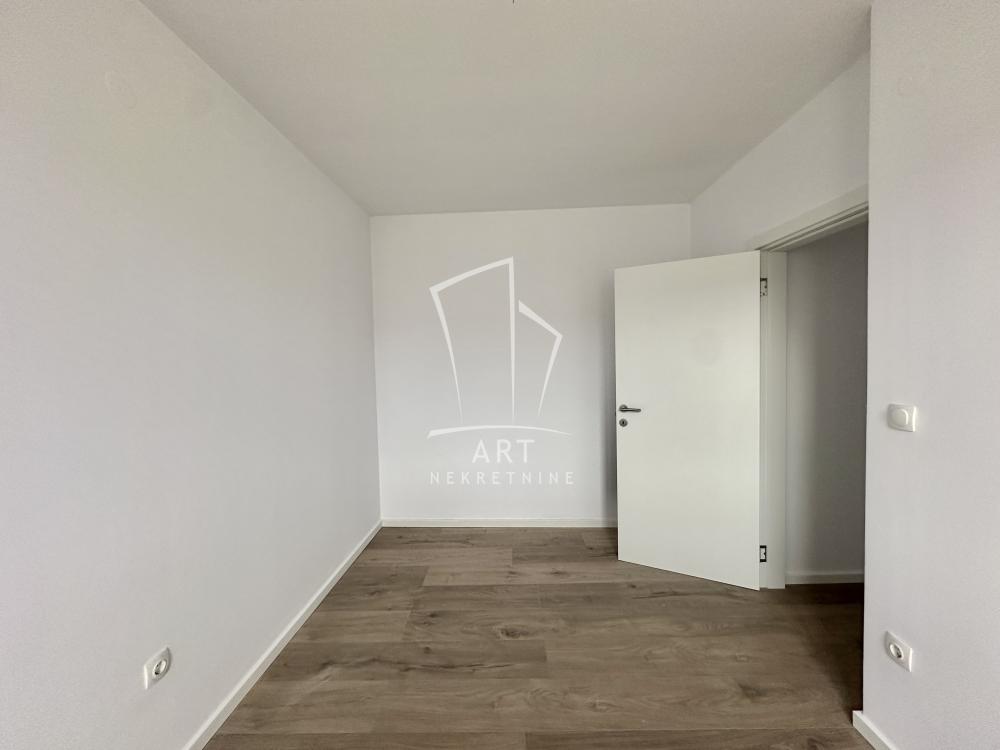 Stan na prodaju u Beogradu, Karaburma, dvoiposoban, 57m2, cena 158000 evra