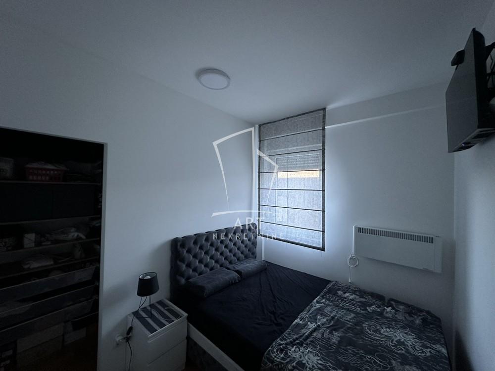 Stan na prodaju u Beogradu, Zvezdara, trosoban, 40m2, cena 140000 evra