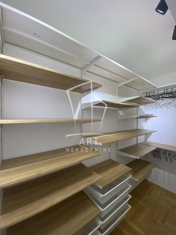 Stan na prodaju u Beogradu, Zvezdara, trosoban, 40m2, cena 140000 evra