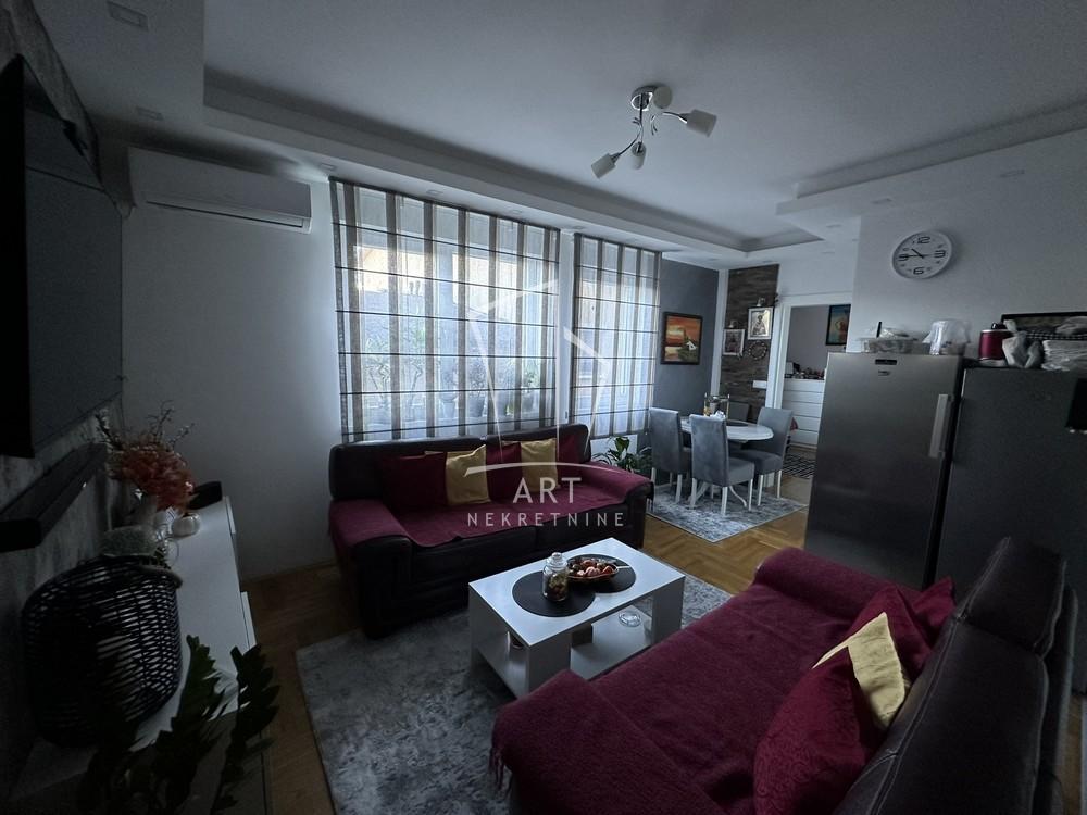 Stan na prodaju u Beogradu, Zvezdara, trosoban, 40m2, cena 140000 evra