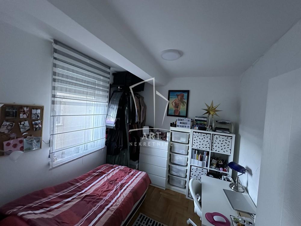 Stan na prodaju u Beogradu, Zvezdara, trosoban, 40m2, cena 140000 evra