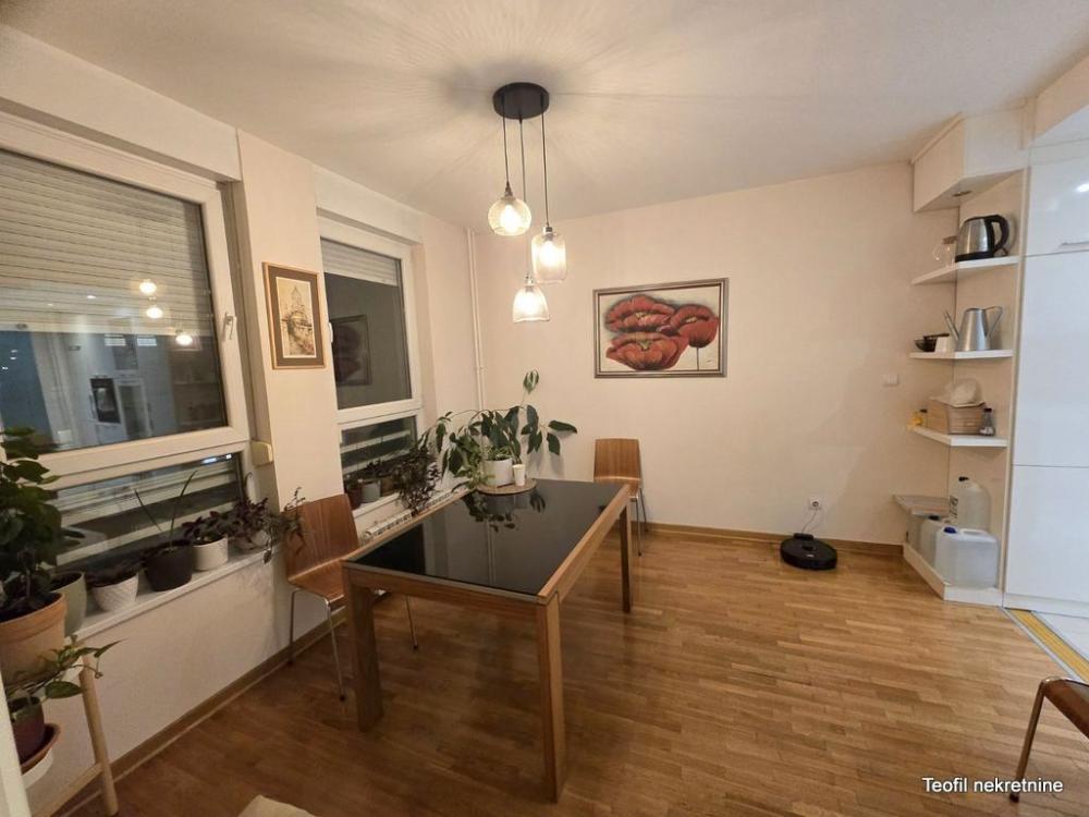 Stan na prodaju u Beogradu, Novi Beograd blok 67A (Belvile), trosoban, 101m2, cena 403000 evra