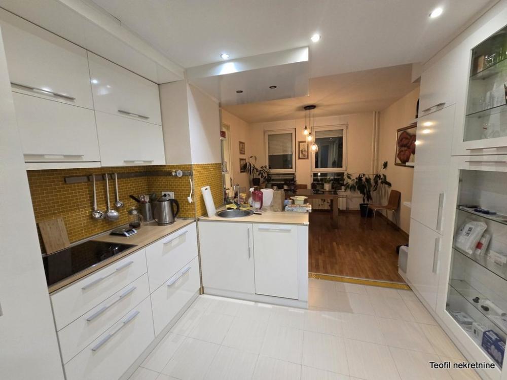 Stan na prodaju u Beogradu, Novi Beograd blok 67A (Belvile), trosoban, 101m2, cena 403000 evra