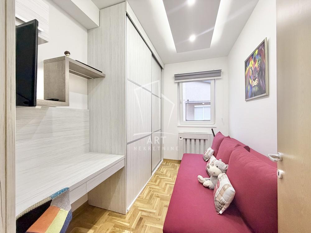 Stan na prodaju u Beogradu, Zvezdara, jednoiposoban, 42m2, cena 125000 evra