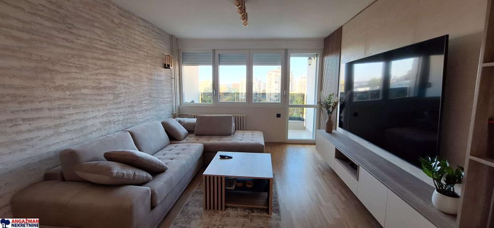 Stan na prodaju u Beogradu, Novi Beograd blok 70 (Kineski TC), dvosoban, 61m2, cena 334000 evra