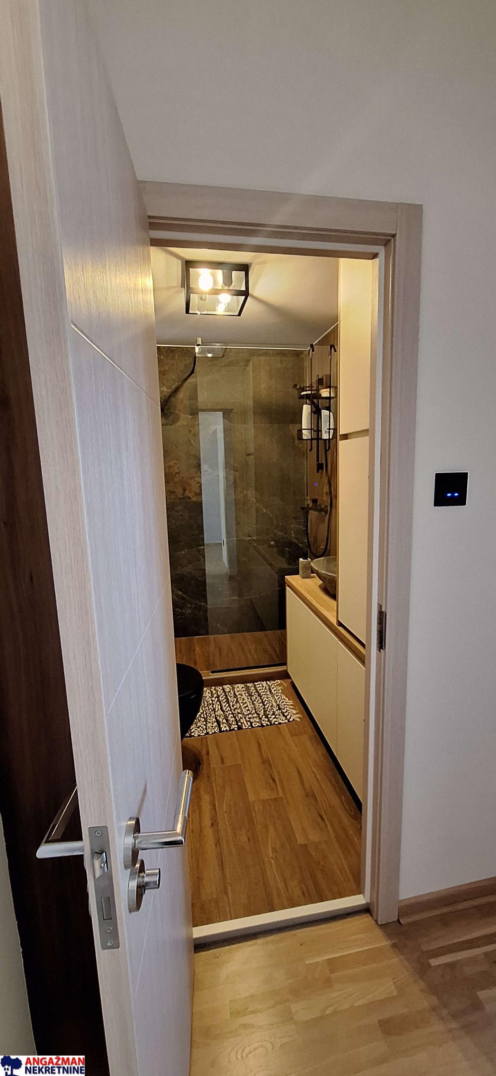 Stan na prodaju u Beogradu, Novi Beograd blok 70 (Kineski TC), dvosoban, 61m2, cena 334000 evra