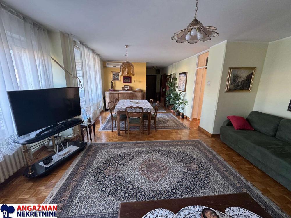 Stan na prodaju u Beogradu, Novi Beograd blok 34 (Studentski grad), trosoban, 86m2, cena 305000 evra