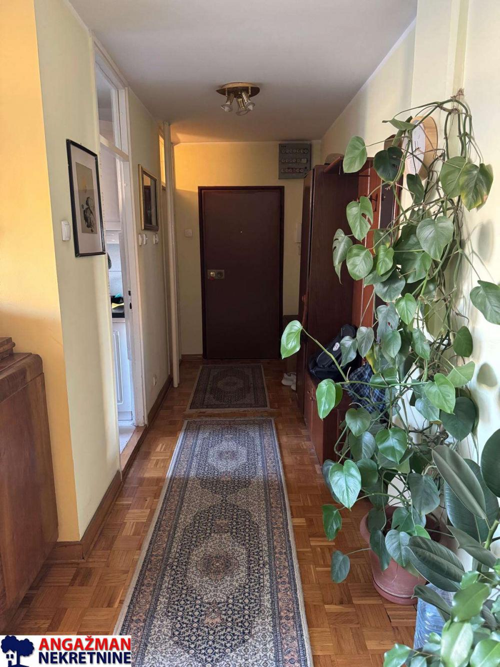 Stan na prodaju u Beogradu, Novi Beograd blok 34 (Studentski grad), trosoban, 86m2, cena 305000 evra