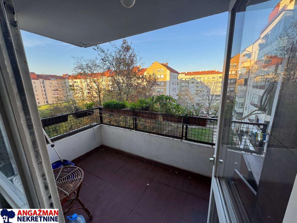 Stan na prodaju u Beogradu, Novi Beograd blok 34 (Studentski grad), trosoban, 86m2, cena 305000 evra