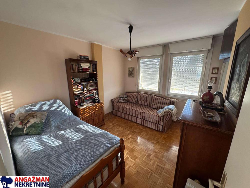 Stan na prodaju u Beogradu, Novi Beograd blok 34 (Studentski grad), trosoban, 86m2, cena 305000 evra