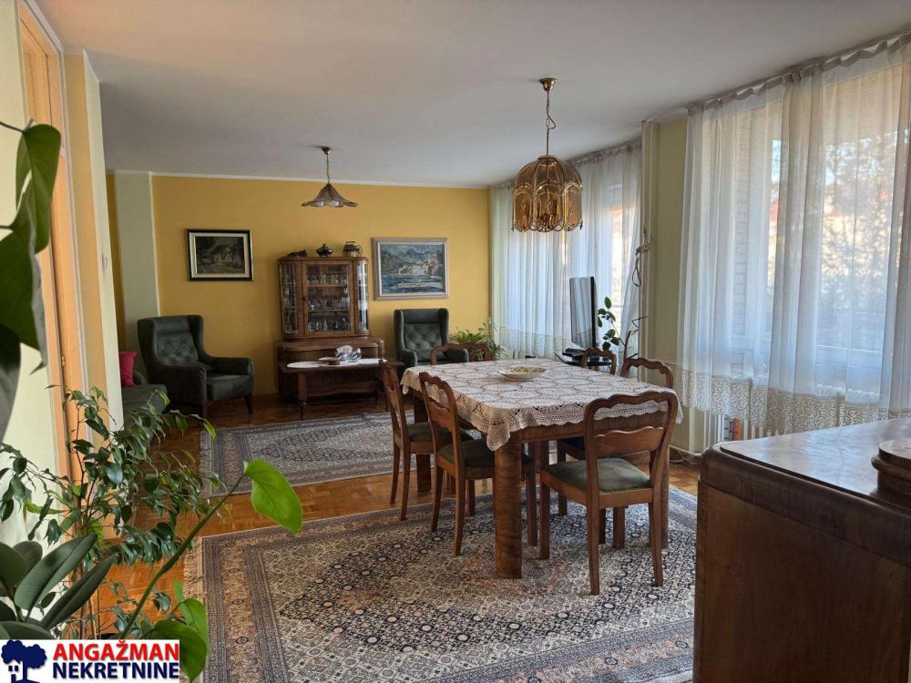 Stan na prodaju u Beogradu, Novi Beograd blok 34 (Studentski grad), trosoban, 86m2, cena 305000 evra