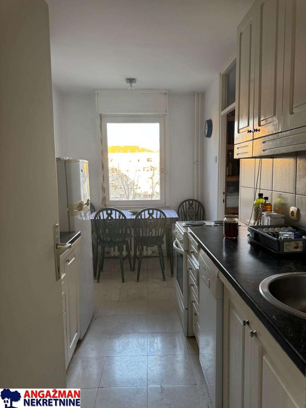 Stan na prodaju u Beogradu, Novi Beograd blok 34 (Studentski grad), trosoban, 86m2, cena 305000 evra