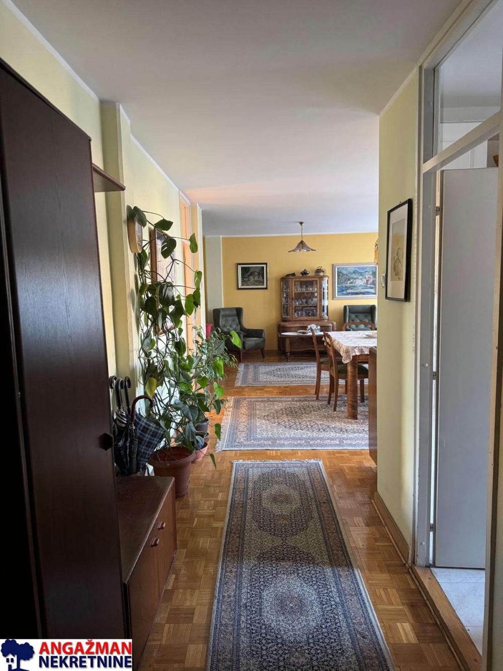 Stan na prodaju u Beogradu, Novi Beograd blok 34 (Studentski grad), trosoban, 86m2, cena 305000 evra