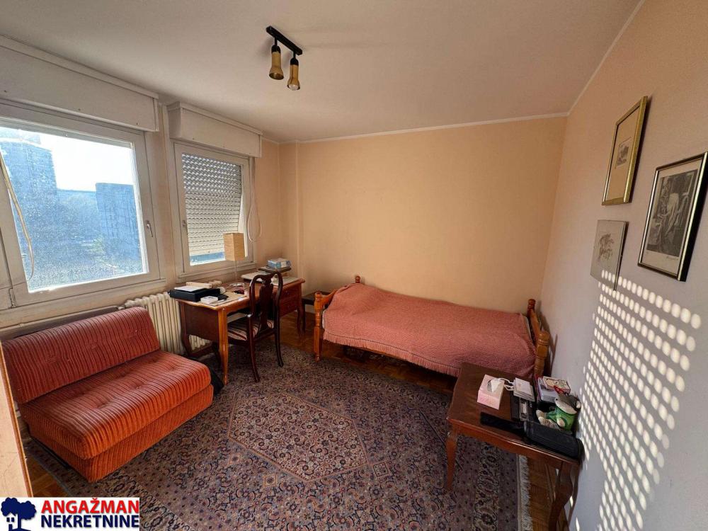 Stan na prodaju u Beogradu, Novi Beograd blok 34 (Studentski grad), trosoban, 86m2, cena 305000 evra