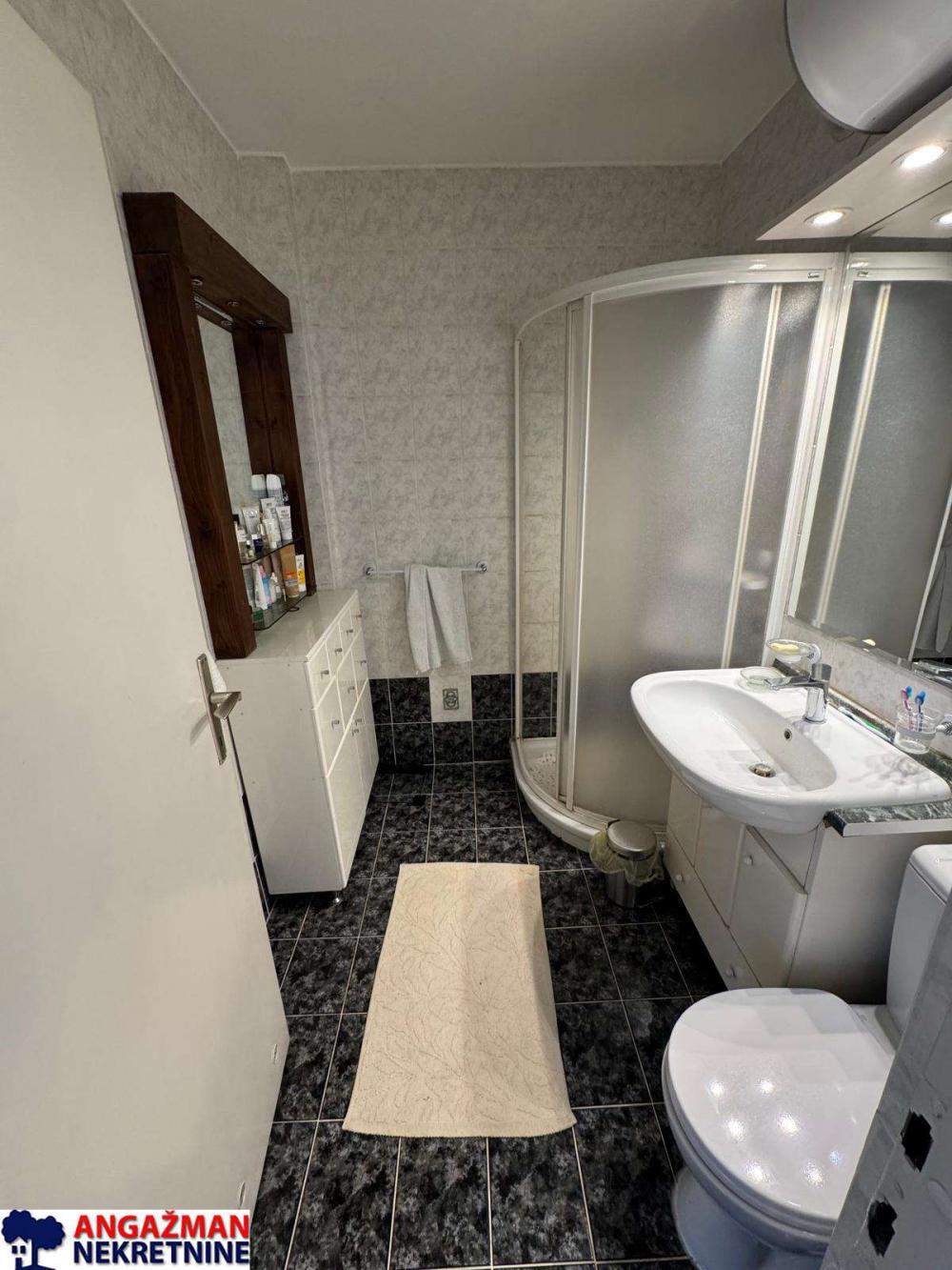 Stan na prodaju u Beogradu, Novi Beograd blok 34 (Studentski grad), trosoban, 86m2, cena 305000 evra