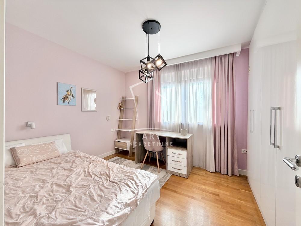 Stan na prodaju u Beogradu, Vračar, troiposoban, 97m2, cena 490000 evra