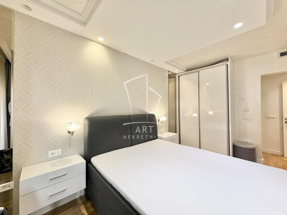 Stan na prodaju u Beogradu, Vračar, troiposoban, 97m2, cena 490000 evra