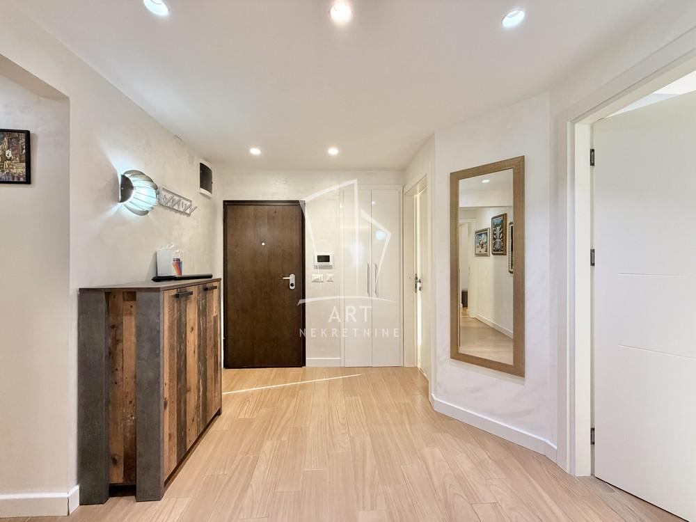 Stan na prodaju u Beogradu, Vračar, troiposoban, 97m2, cena 490000 evra