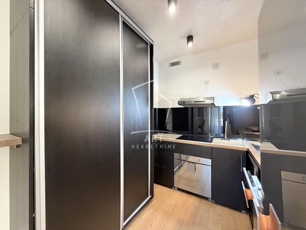 Stan na prodaju u Beogradu, Vračar, troiposoban, 97m2, cena 490000 evra