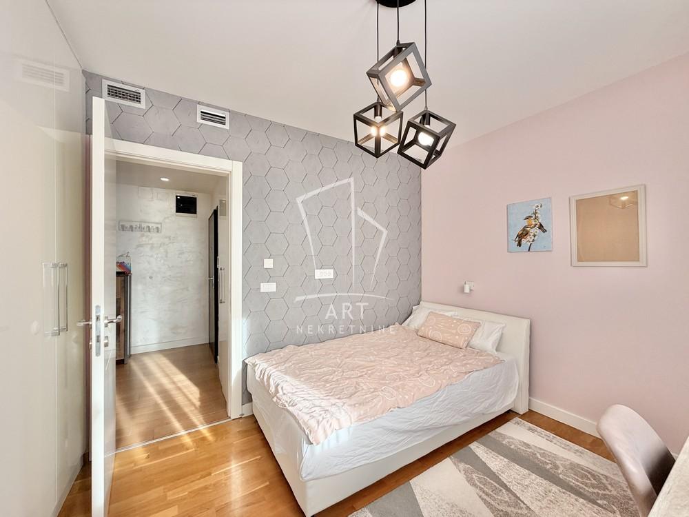 Stan na prodaju u Beogradu, Vračar, troiposoban, 97m2, cena 490000 evra