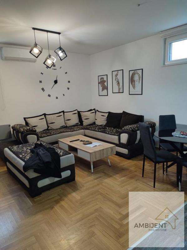 Stan na prodaju u Beogradu, Prvomajska, trosoban, 52m2, cena 140000 evra