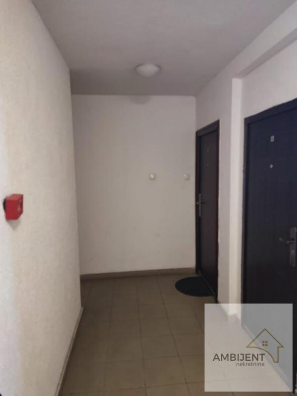 Stan na prodaju u Beogradu, Prvomajska, trosoban, 52m2, cena 140000 evra