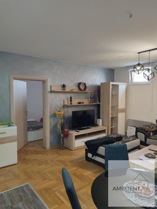 Stan na prodaju u Beogradu, Prvomajska, trosoban, 52m2, cena 140000 evra