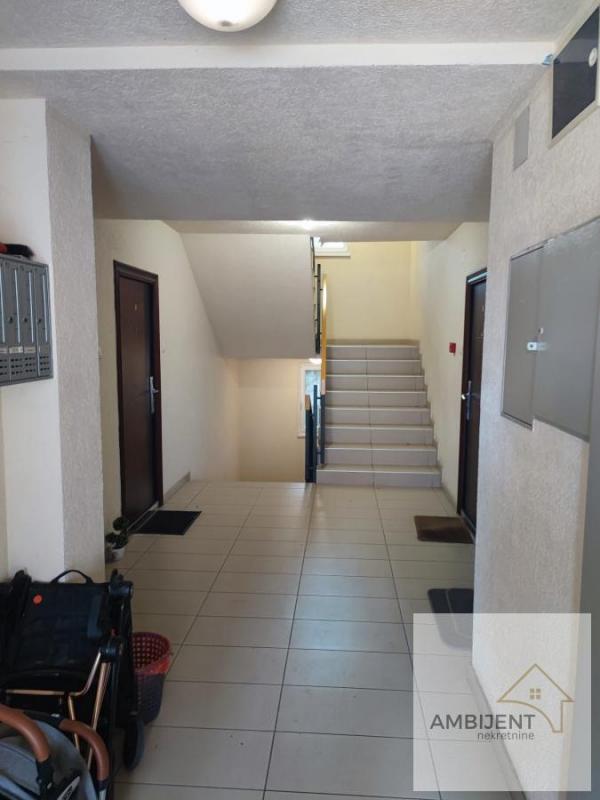 Stan na prodaju u Beogradu, Prvomajska, trosoban, 52m2, cena 140000 evra