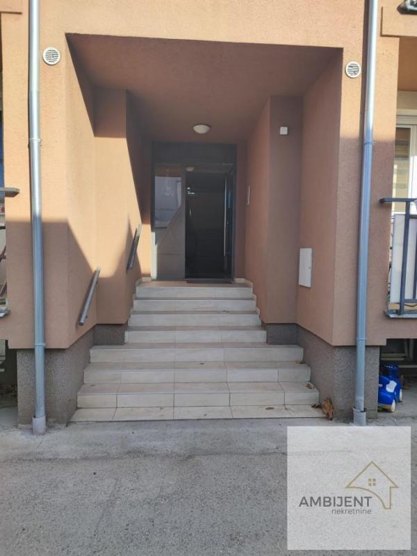 Stan na prodaju u Beogradu, Prvomajska, trosoban, 52m2, cena 140000 evra