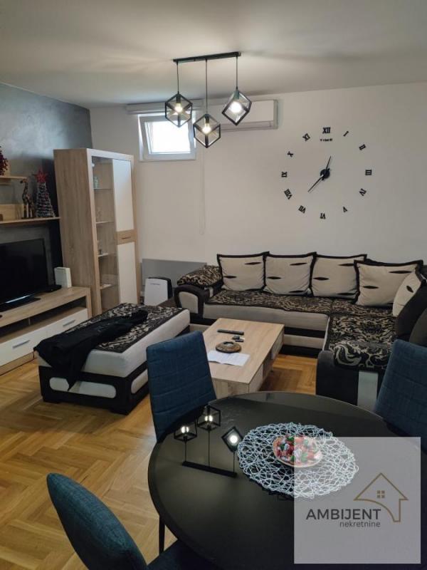 Stan na prodaju u Beogradu, Prvomajska, trosoban, 52m2, cena 140000 evra