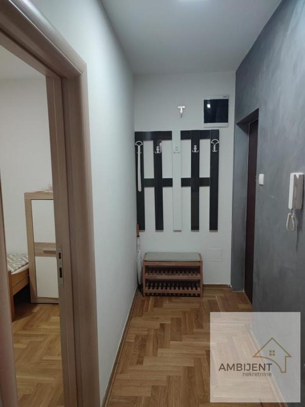 Stan na prodaju u Beogradu, Prvomajska, trosoban, 52m2, cena 140000 evra