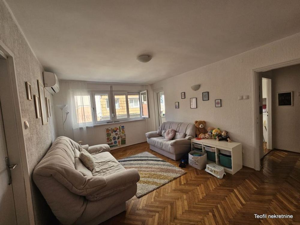 Stan na prodaju u Beogradu, Banovo brdo, dvoiposoban, 65m2, cena 220000 evra