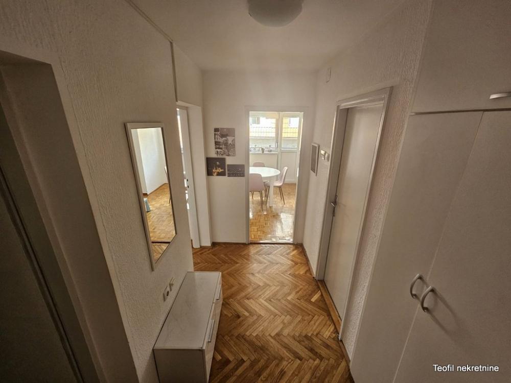 Stan na prodaju u Beogradu, Banovo brdo, dvoiposoban, 65m2, cena 220000 evra