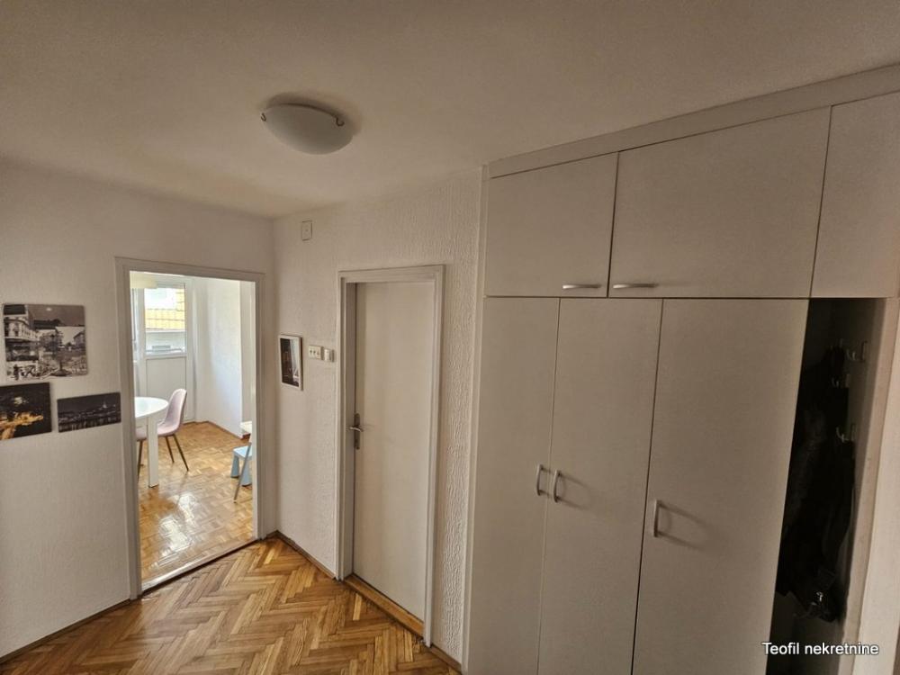 Stan na prodaju u Beogradu, Banovo brdo, dvoiposoban, 65m2, cena 220000 evra