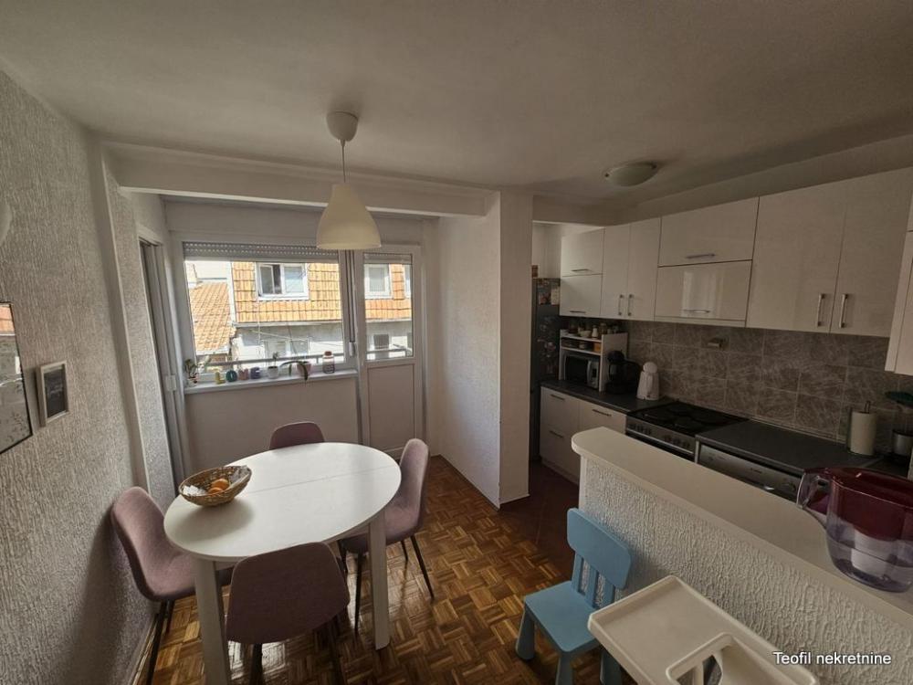 Stan na prodaju u Beogradu, Banovo brdo, dvoiposoban, 65m2, cena 220000 evra