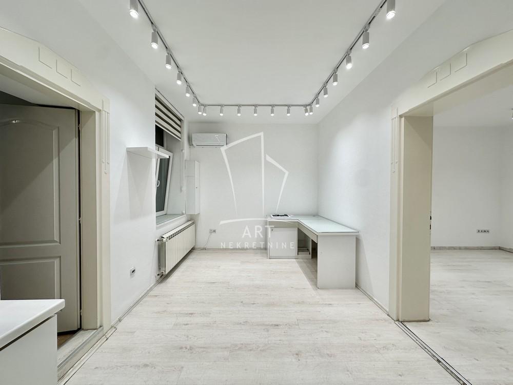 Stan na prodaju u Beogradu, Vračar, cetvorosoban, 81m2, cena 390000 evra