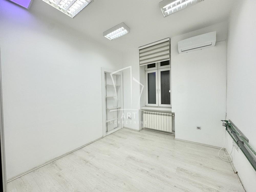 Stan na prodaju u Beogradu, Vračar, cetvorosoban, 81m2, cena 390000 evra